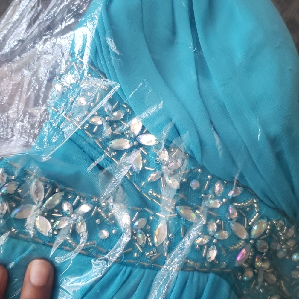 Prom dress - Picture 2 of 5